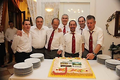Gianni non resiste all'assaggio