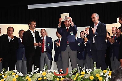 Il libro ricordo al Coro Monte Venda