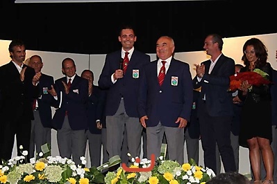 Felice unico corista da 45 anni