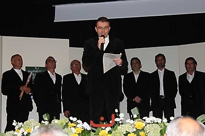 Il presentatore del Coro Campidano