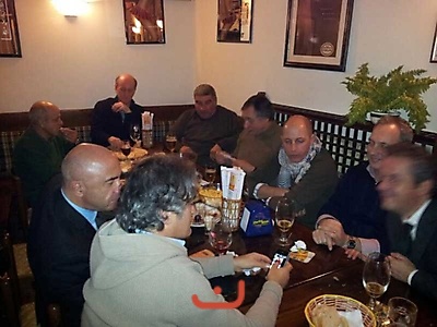 Dopo le prove, tutti da Santi